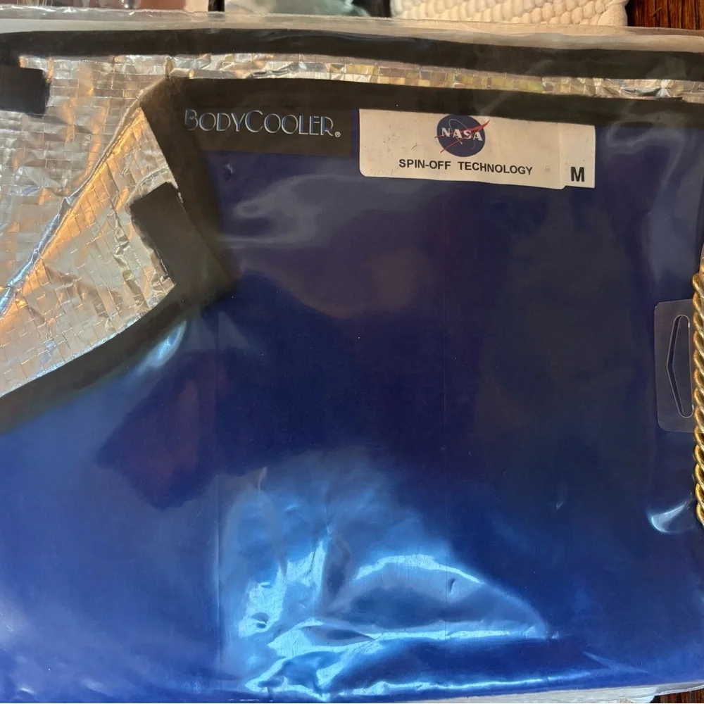Body cooler thermal barrier pet mat cold & heat reflector NASA tech 15x20 2 mats